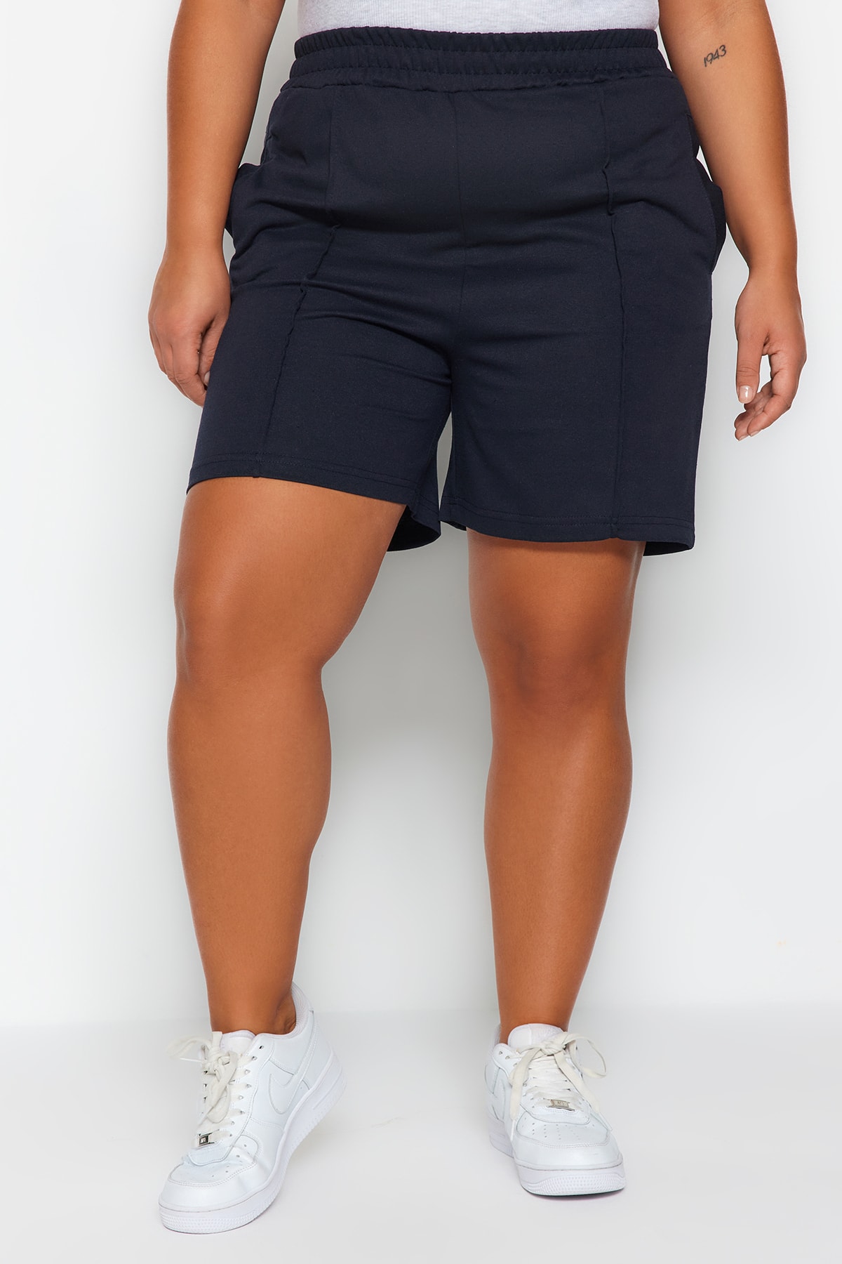 Trendyolmilla  Lacivert İnce Nervürlü Örme Büyük Beden Şort TBBSS23AP00004 - Görsel 5