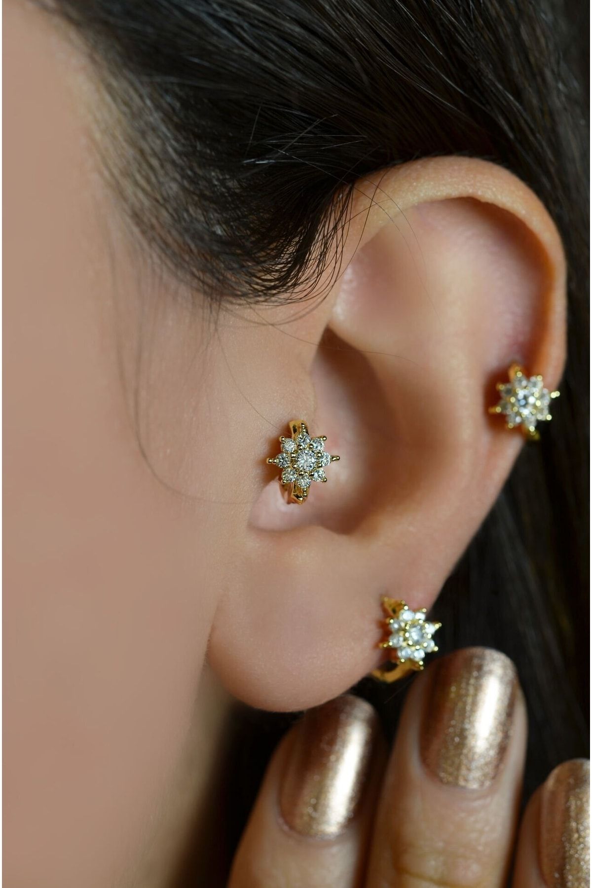 Tragus store flower stud