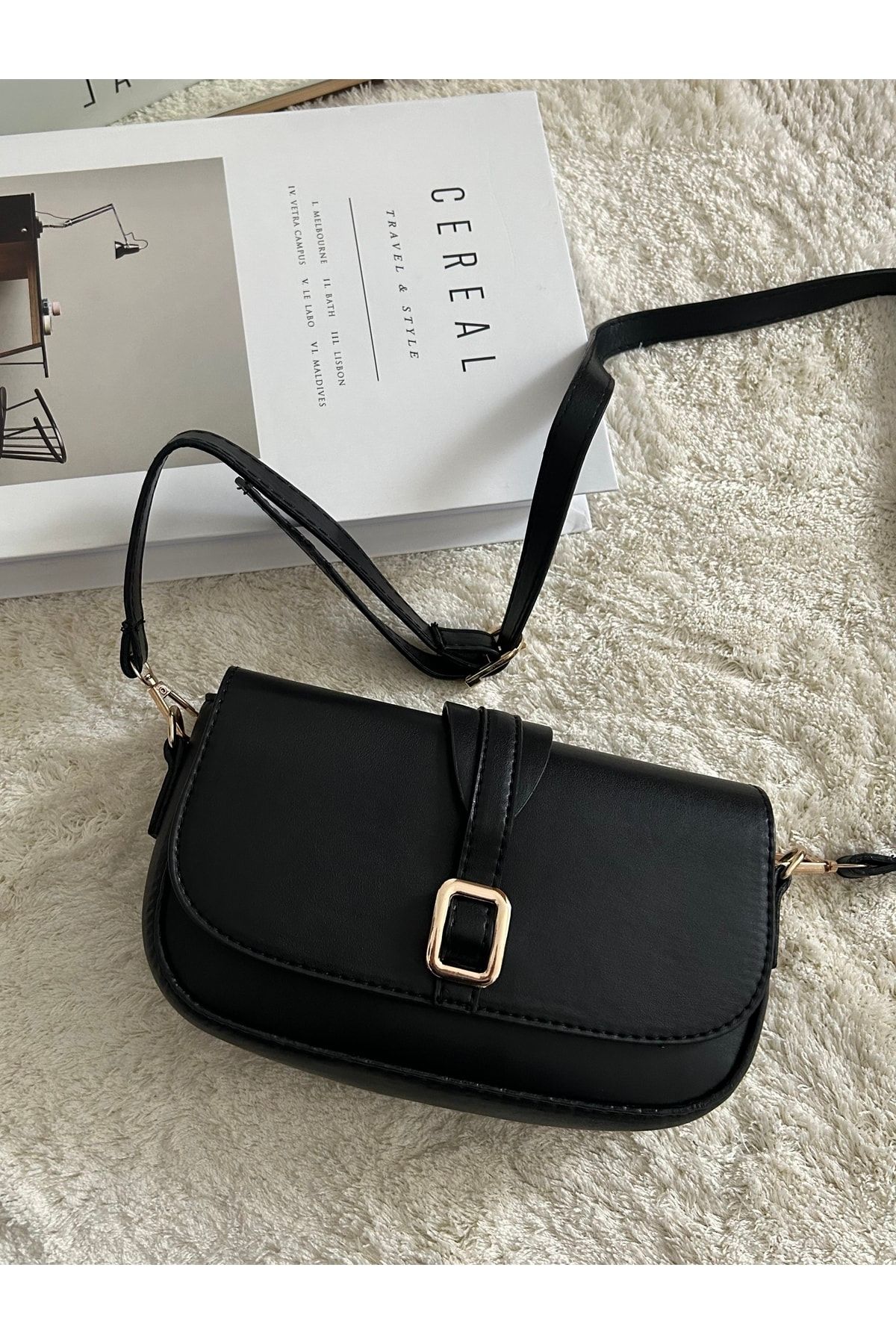 Gap crossbody saddle best sale bag