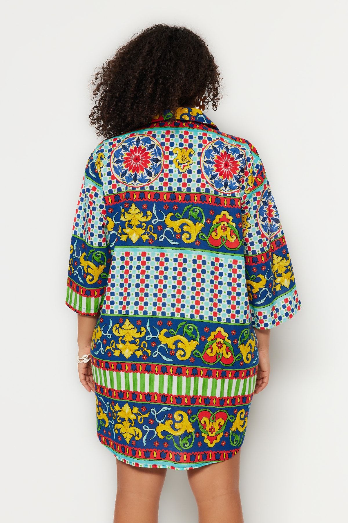Trendyol Curve-Multicolor Ethnic Pattern Woven Beach Wear Plus Size Shirts Tbbss23Ax00000 5