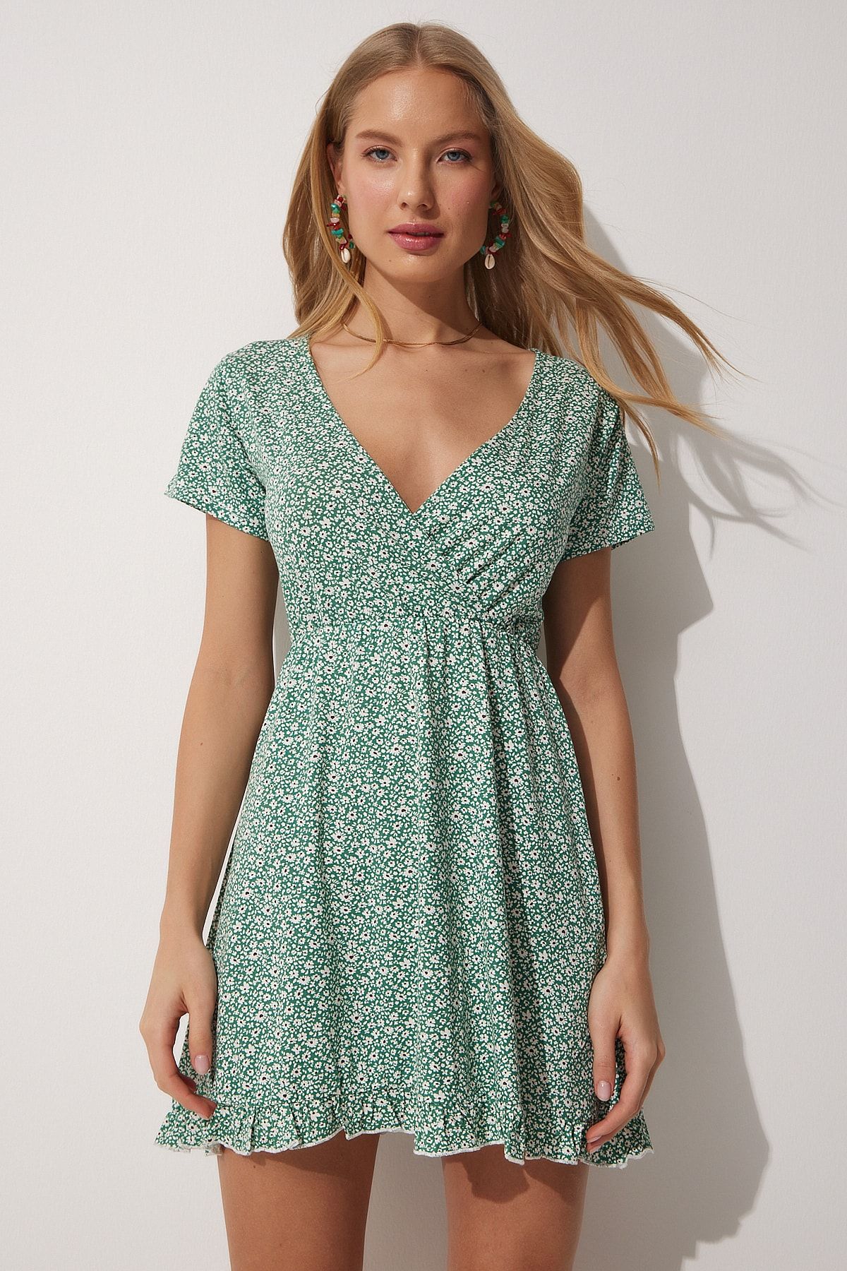 Elara dress in outlet floral field green