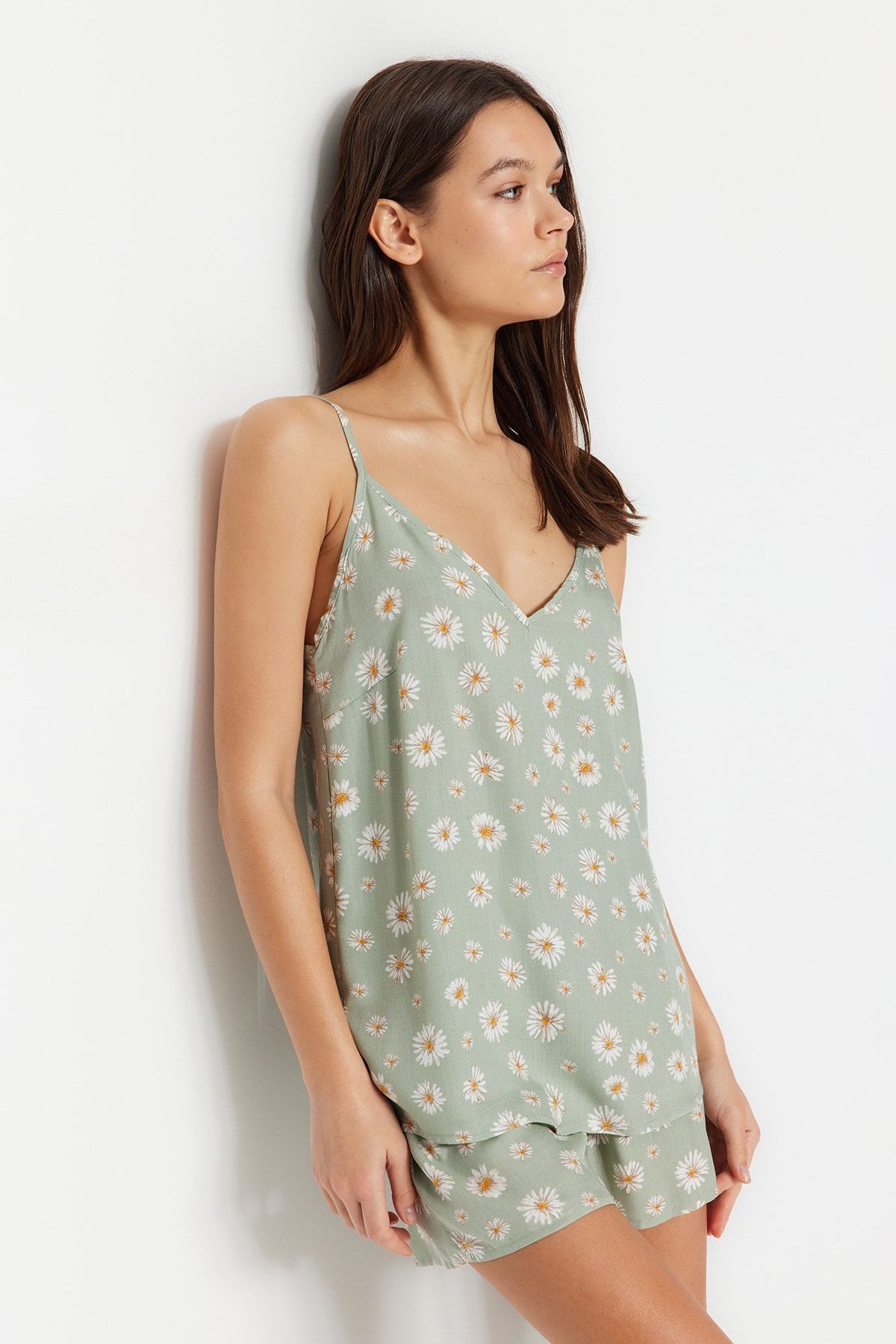 Trendyol Collection-Set pijamale țesute din viscoză cu curele de frânghie cu model floral verde deschis THMSS23PT00006 2