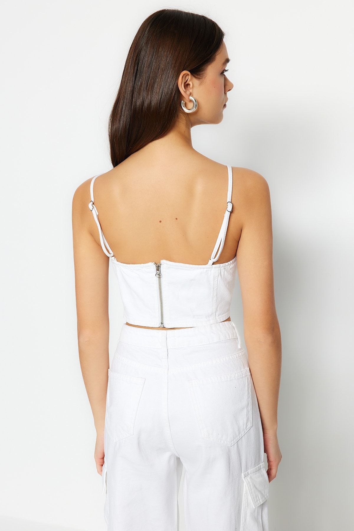 Trendyol Collection-Λευκό πουλί με δέσιμο με λεπτομέρεια καρδιές με λαιμόκοψη τζιν μπουστάκι TWOSS23BS00010 5
