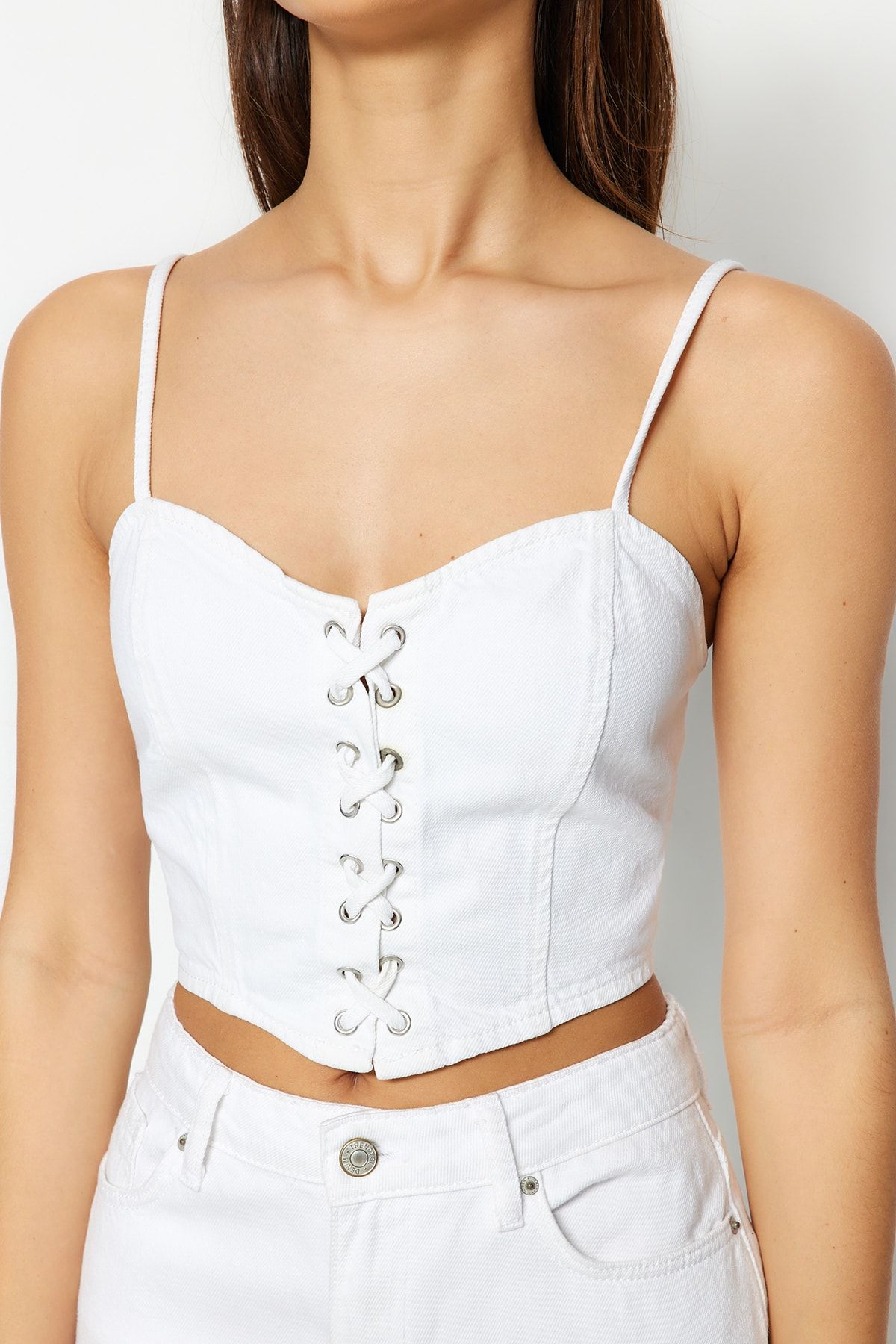 Trendyol Collection-Λευκό πουλί με δέσιμο με λεπτομέρεια καρδιές με λαιμόκοψη τζιν μπουστάκι TWOSS23BS00010 3