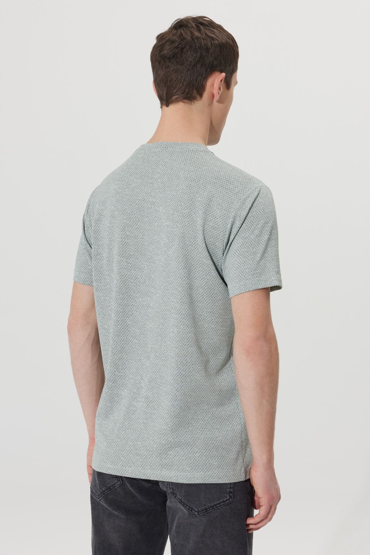 AC&Co / Altınyıldız Classics تی شرت آستین کوتاه مردانه یقه باریک ژاکارد سفید خاکی آسان آهنی