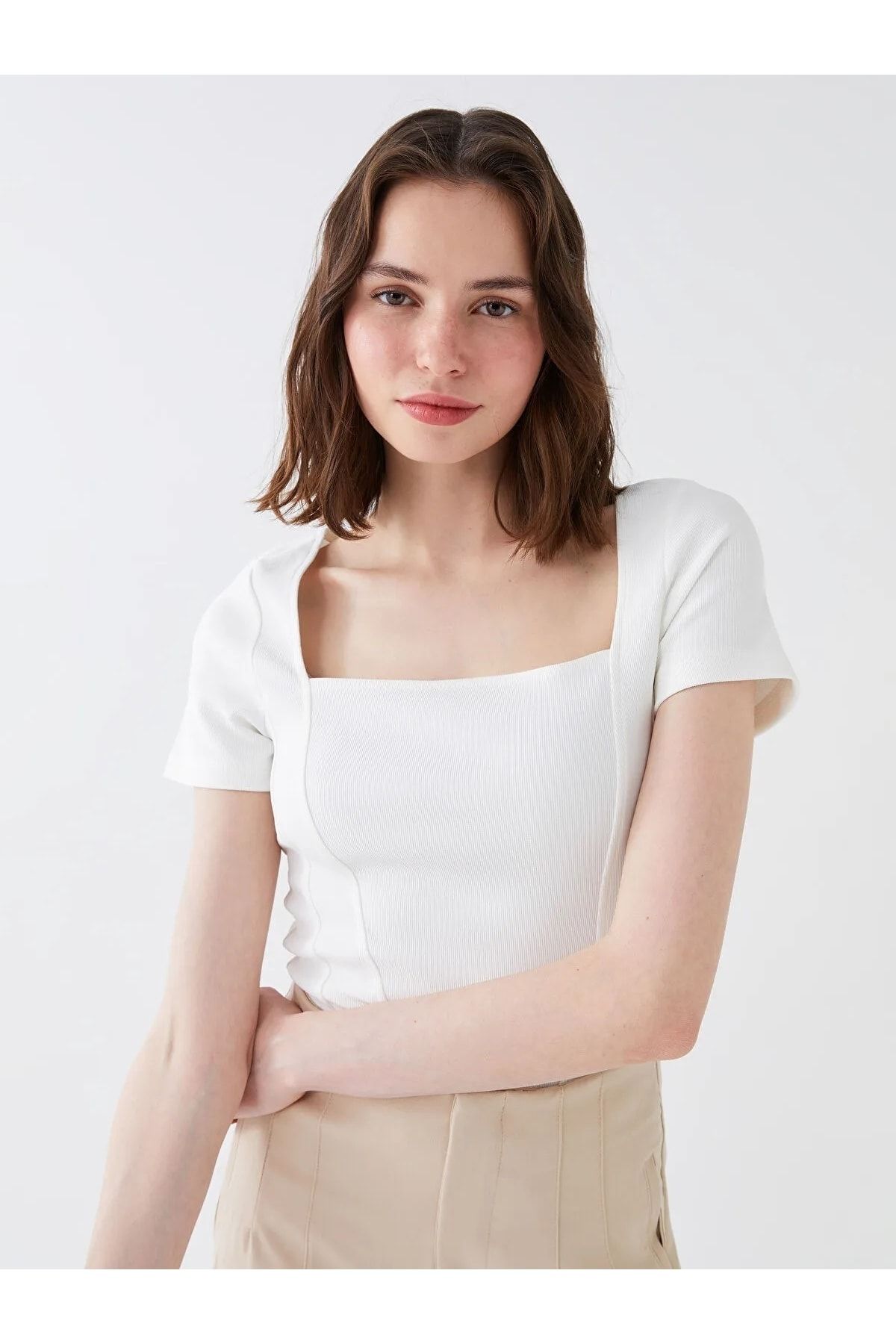 LC Waikiki T-Shirt Beige Figurbetont