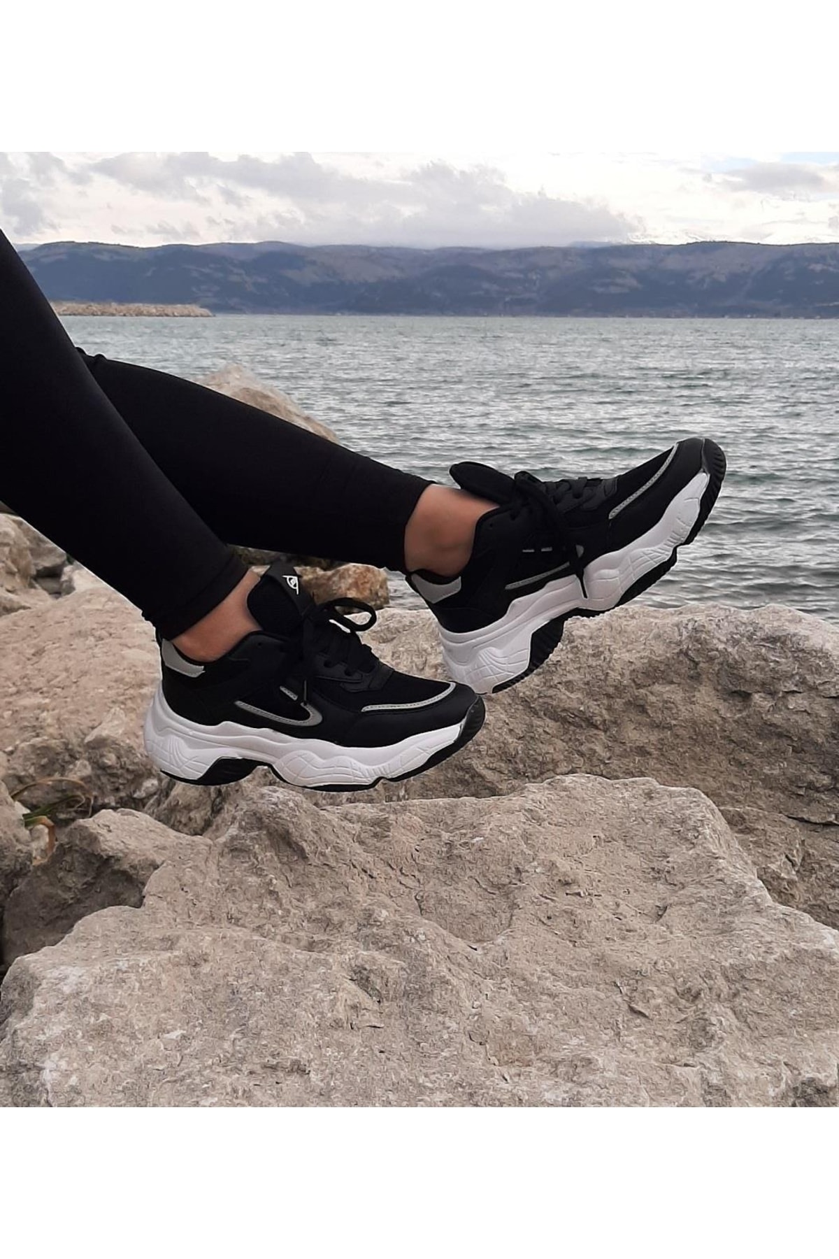 2323 Siyah-beyaz Renk Fuspetli Kalın Taban Spor Ayakkabı 7