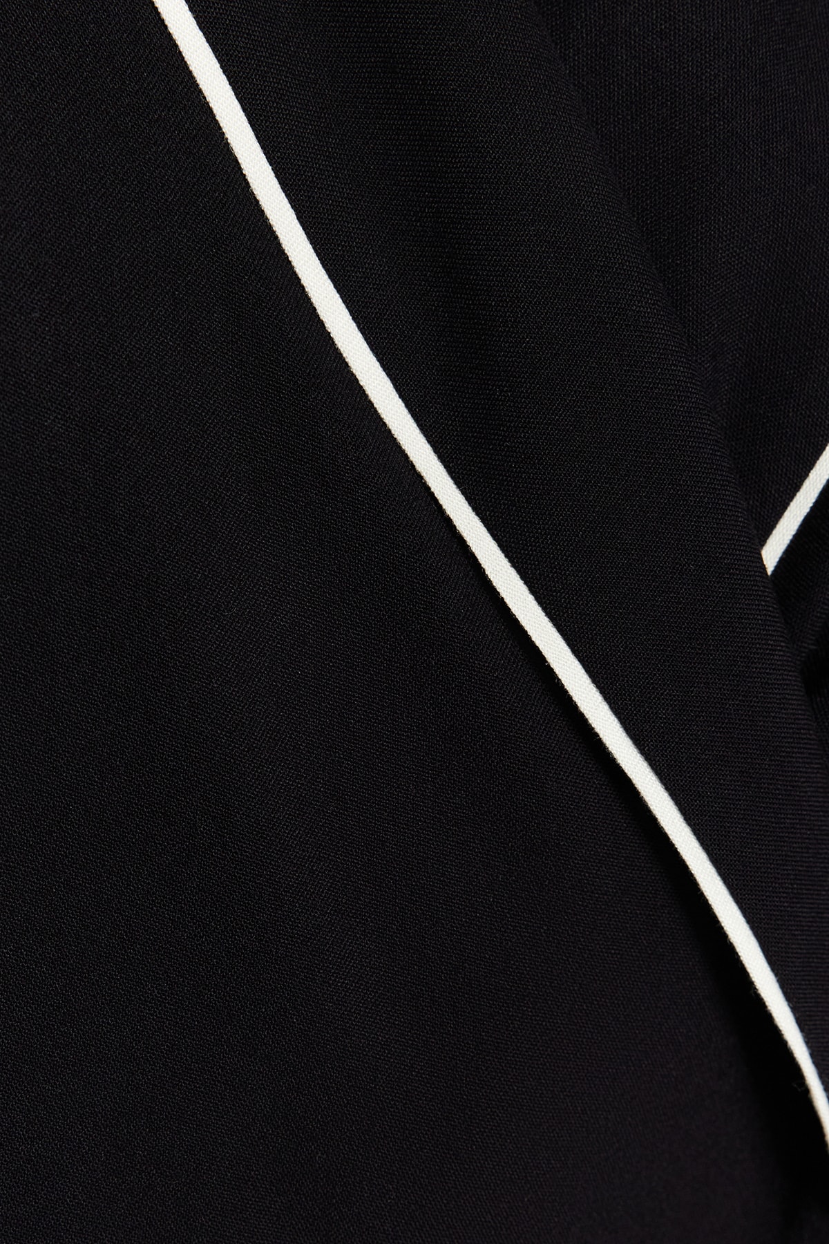 Trendyolmilla  Siyah Kuşaklı Biye Detaylı Viskon Şortlu Dokuma Pijama Takımı THMSS23PT00203 - Görsel 6