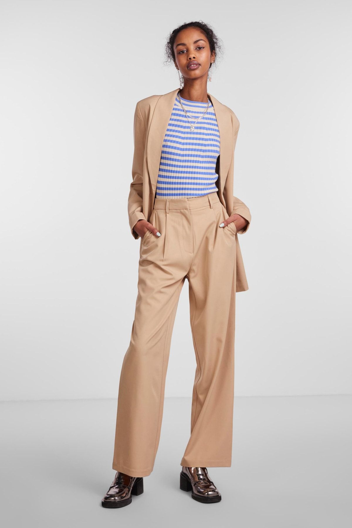 PIECES Hose Beige Wide Leg Fast ausverkauft