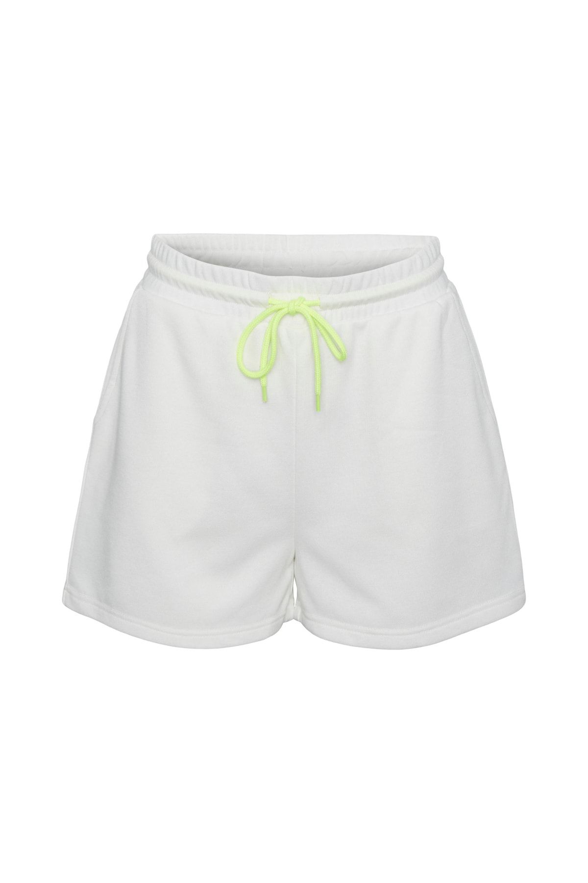 PIECES Shorts Weiß Mittlerer Bund Fast ausverkauft
