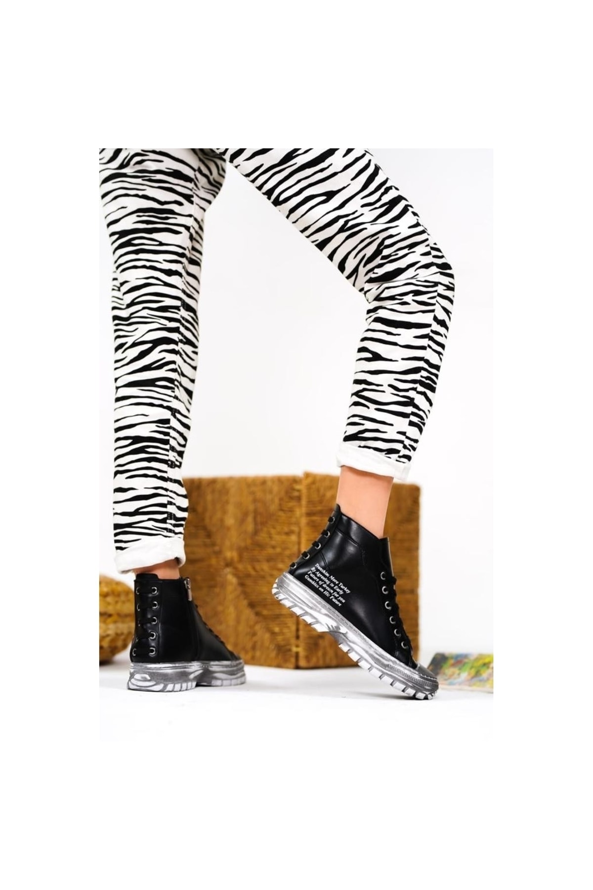 Erica Siyah Cilt Bağcıklı Bot