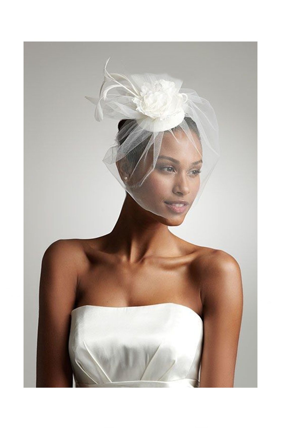 Свадебное платье со шляпой