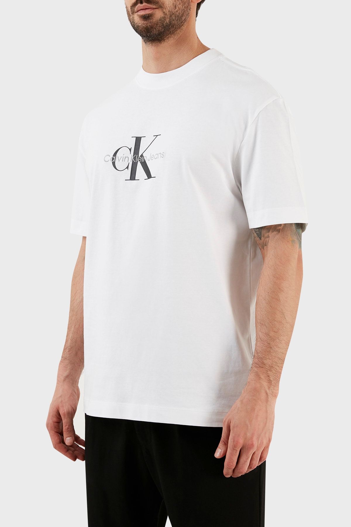 J30j323307yaf - Trendyol Calvin aus Herren-T-Shirt Klein mit Bio-Baumwolle Oversize-T-Shirt Rundhalsausschnitt