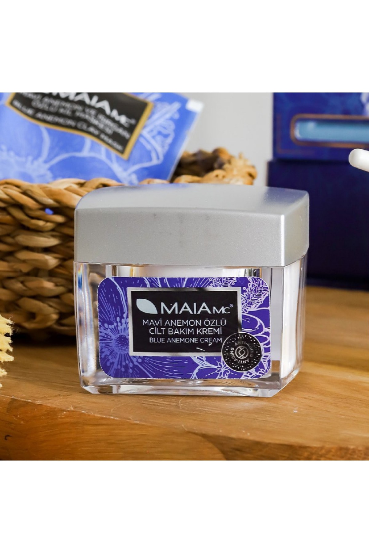 Mavi Anemon Cilt Bakım Kremi Spf 15 Yaşlanma Belirtilerini Ve Cilt Lekelerini Azaltır — Maia Mc Mavi Anemon Bakım Kremi 50 ML — تصویر 2 از 2