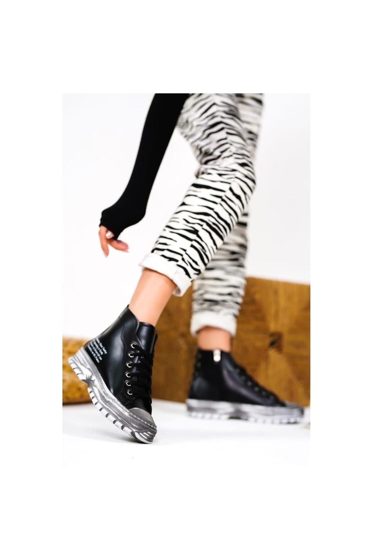 Erica Siyah Cilt Bağcıklı Bot