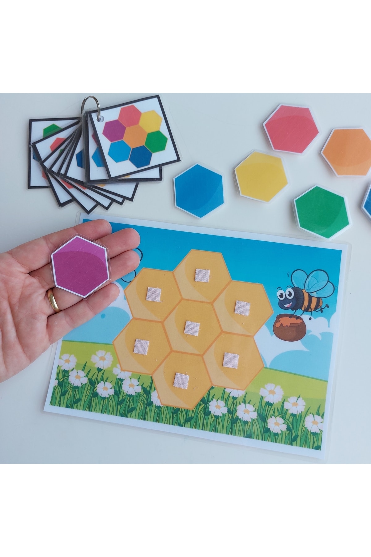 بیایید قاب‌های عسل زنبور را بر اساس رنگ‌ها قرار دهیم.