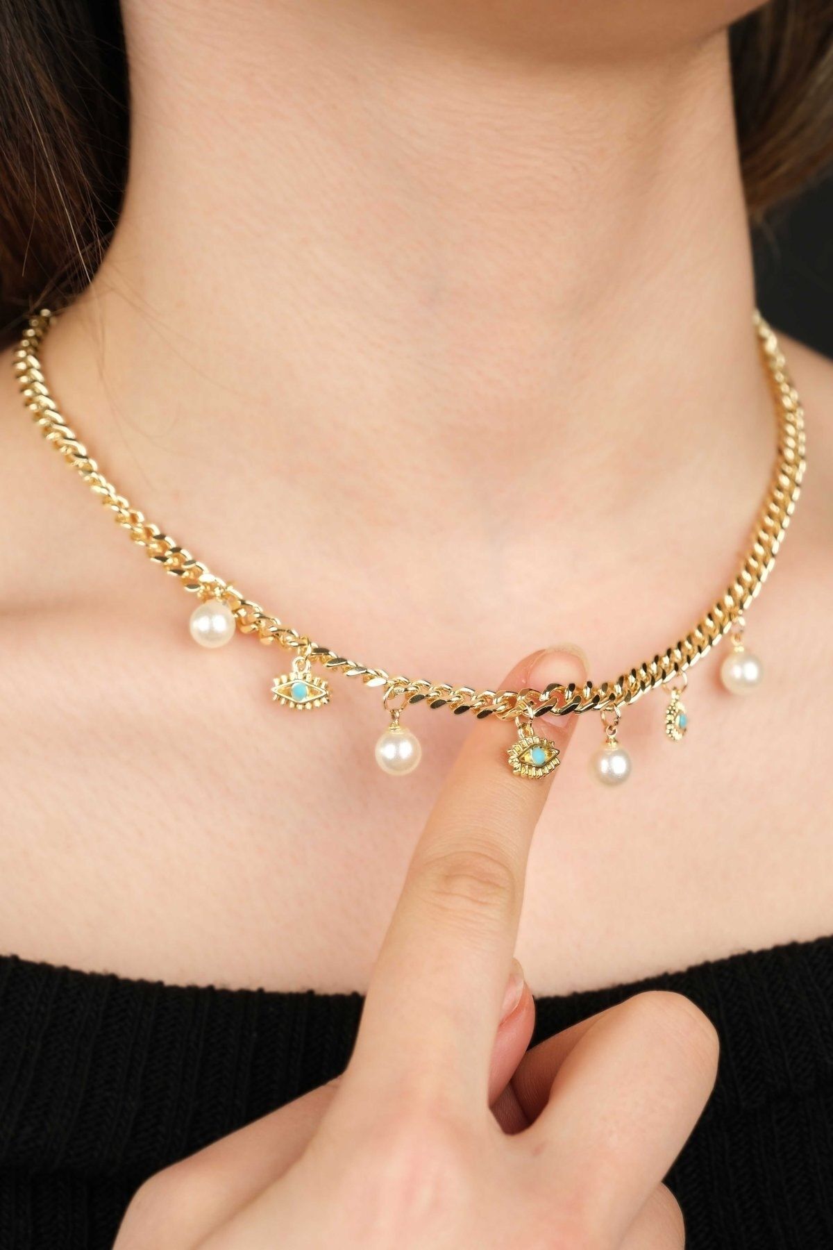 Gold fashion necklace store