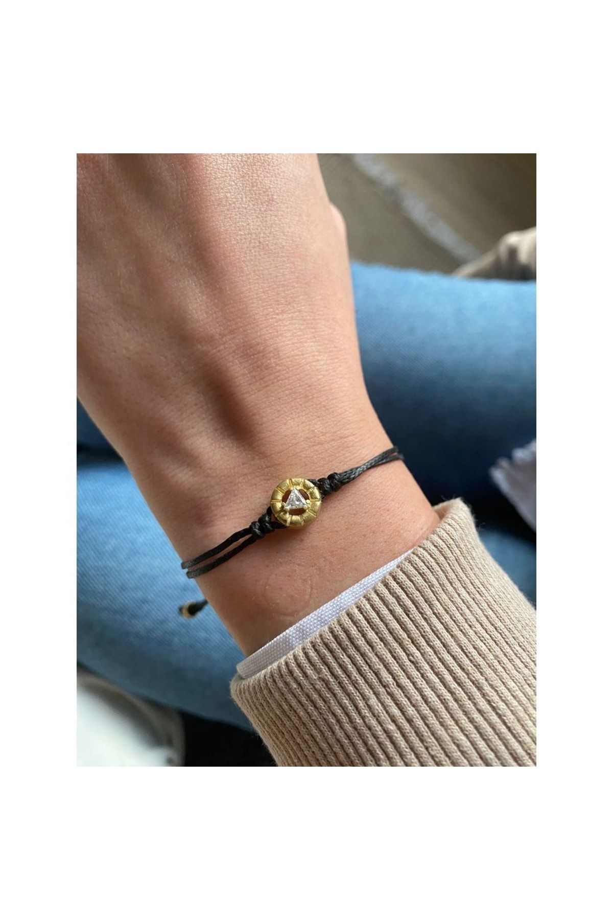 Juju-Black String Round Bracelet with Triangle Stones in the Middle 2