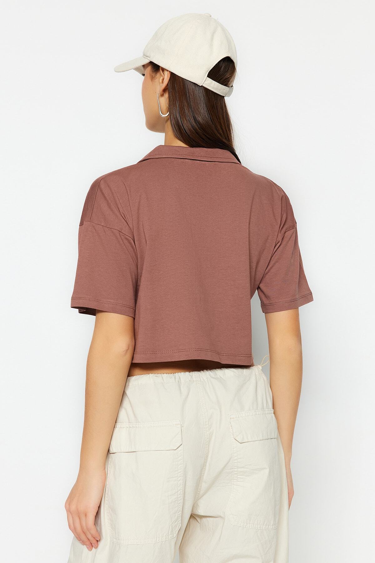Trendyolmilla  Kahverengi %100 Kalın Pamuklu Crop Polo Yaka Örme T-Shirt TWOSS22TS0241 - Görsel 6