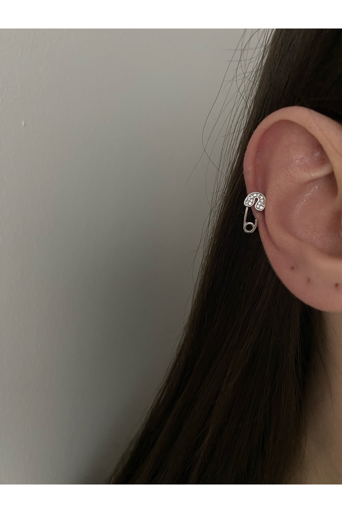 Stone Hook Detailed Ring Tragus Piercing