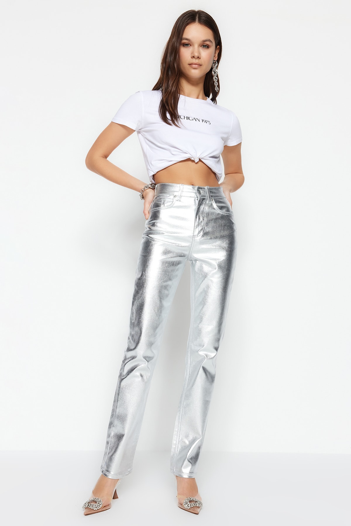TRENDYOLMİLLA Gümüş Parlak Metalik Baskılı Yüksek Bel Straight Jeans TWOSS23JE00243
