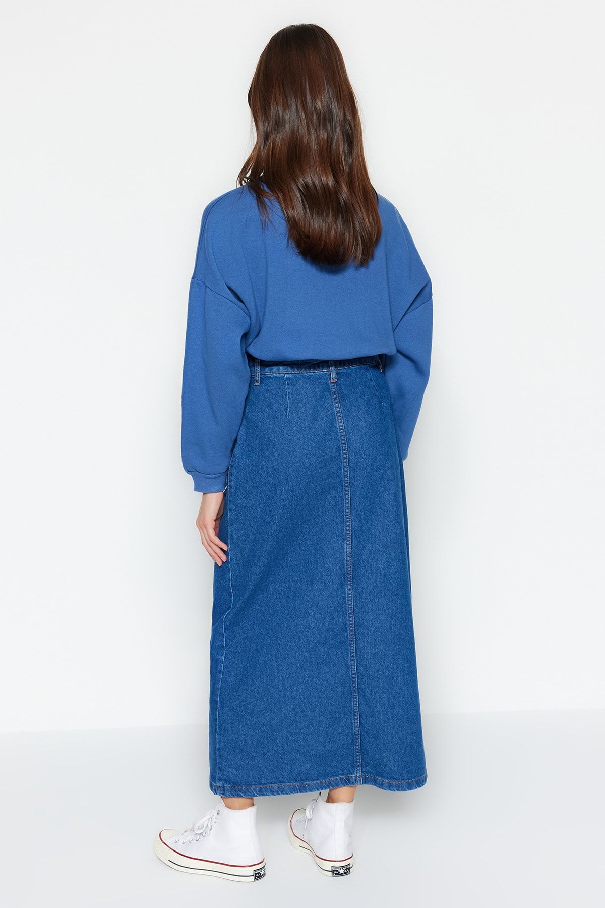 Trendyol Collection-Dunkler Indigo-Maxi-Jeansrock mit hoher Taille und doppelter Tasche und Knopfleiste vorne TCTSS23EE00002 6