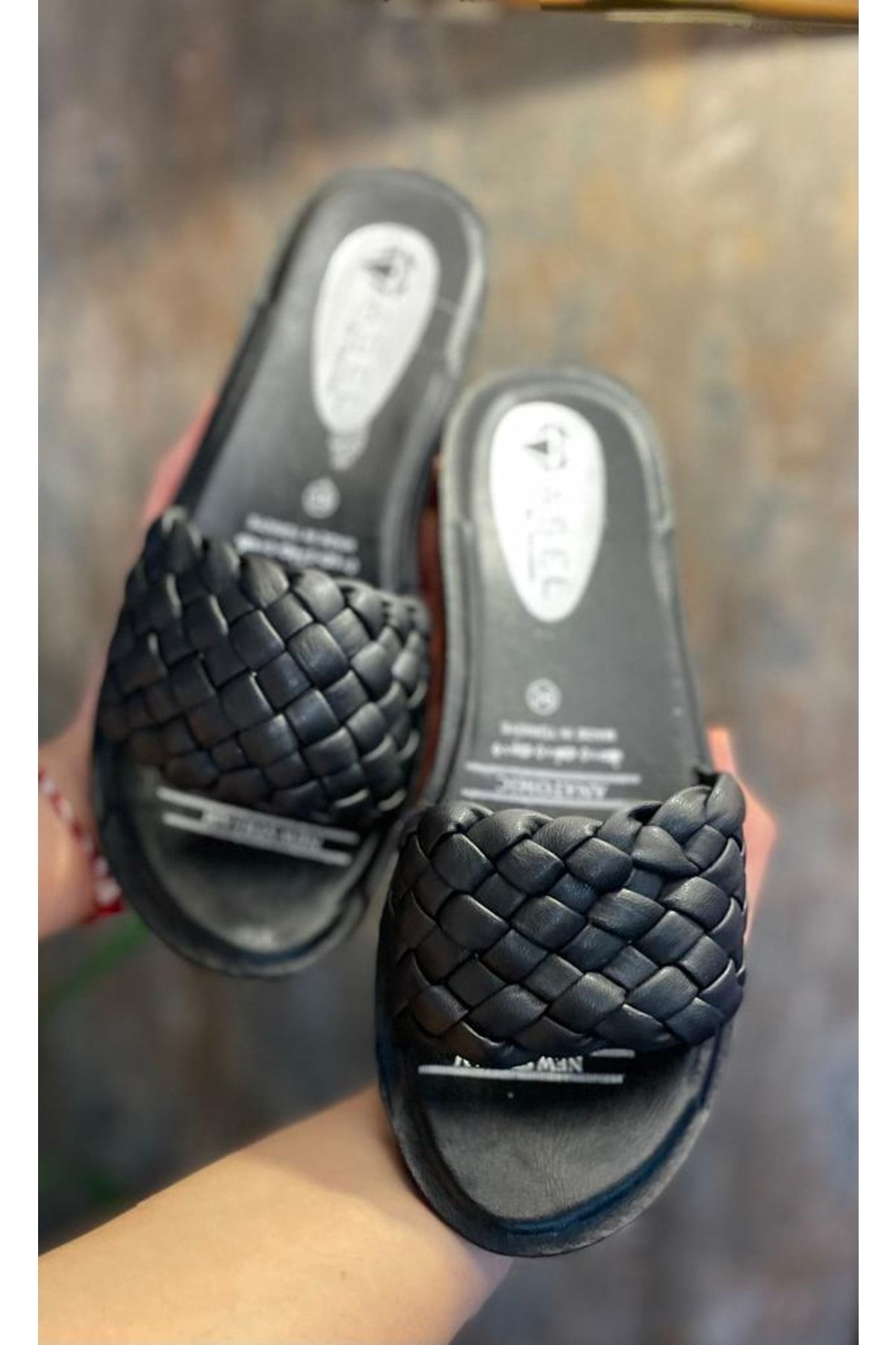 Anatomical slippers store