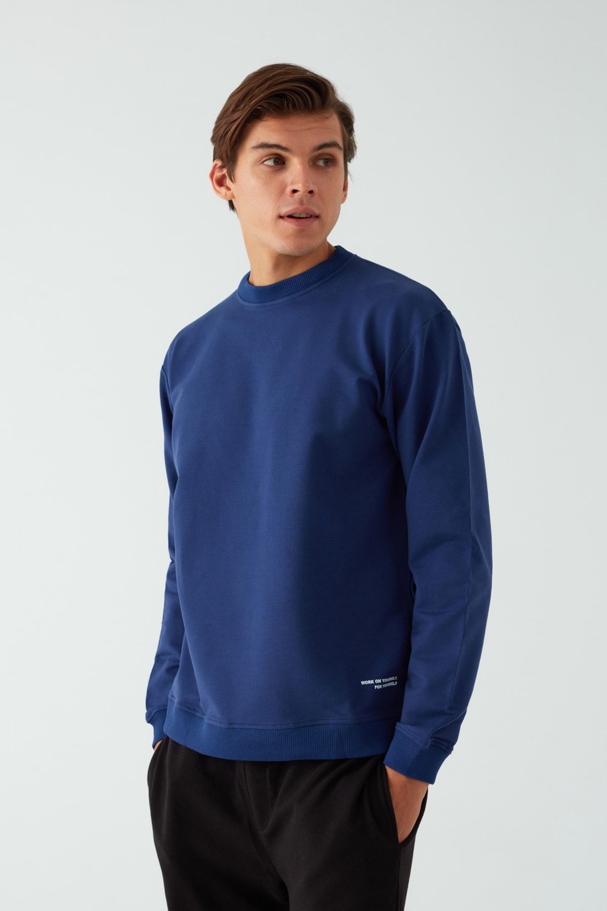 Zomers Men s Indigo Crew Neck 100 Cotton Sweatshirt Trendyol
