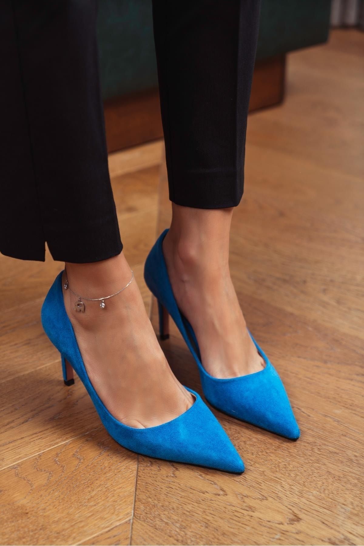 Saks stiletto deals