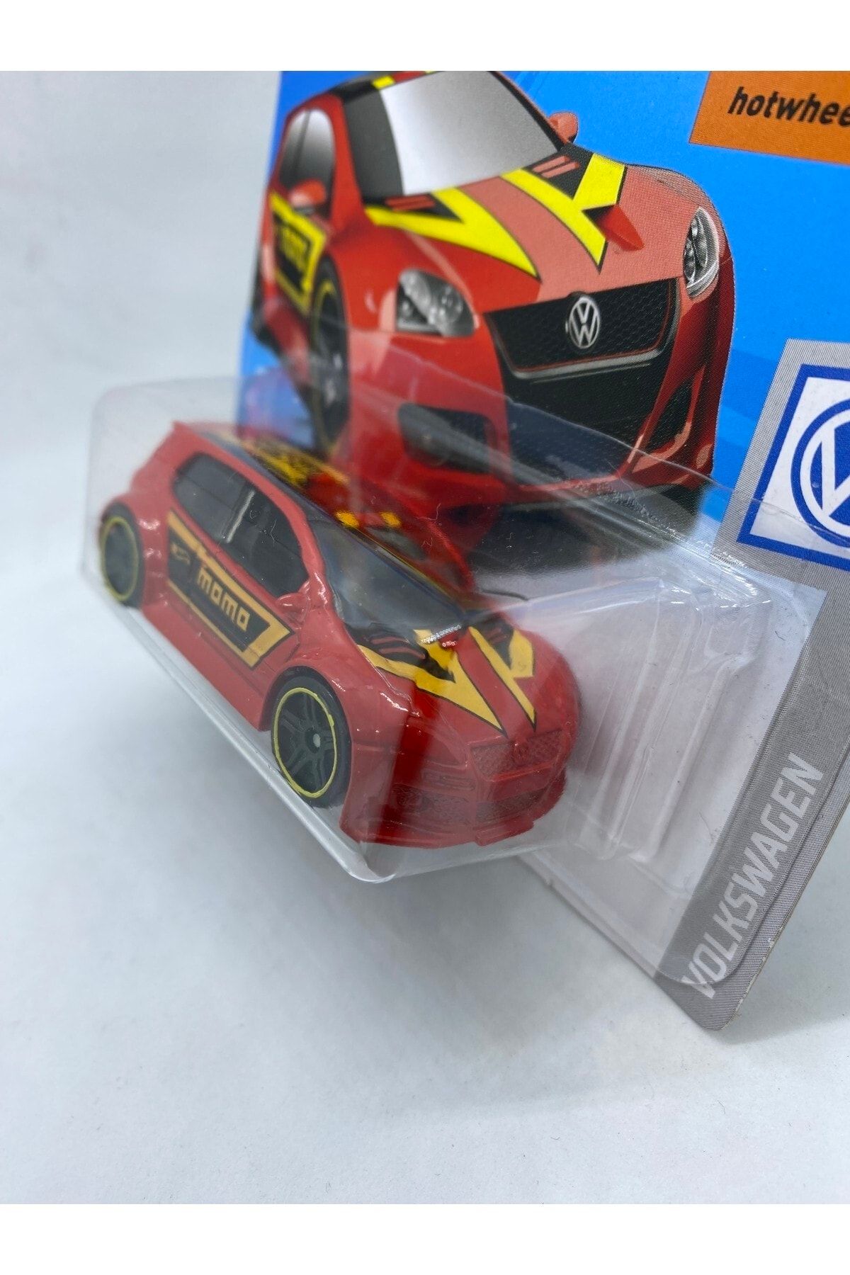 Hot wheels volkswagen golf gti momo 2025