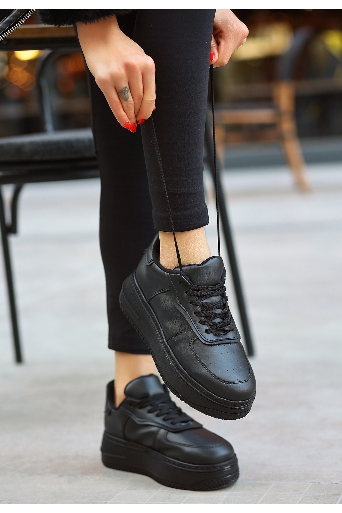 Kadın Wondi Siyah Cilt Bağcıklı Spor Ayakkabı