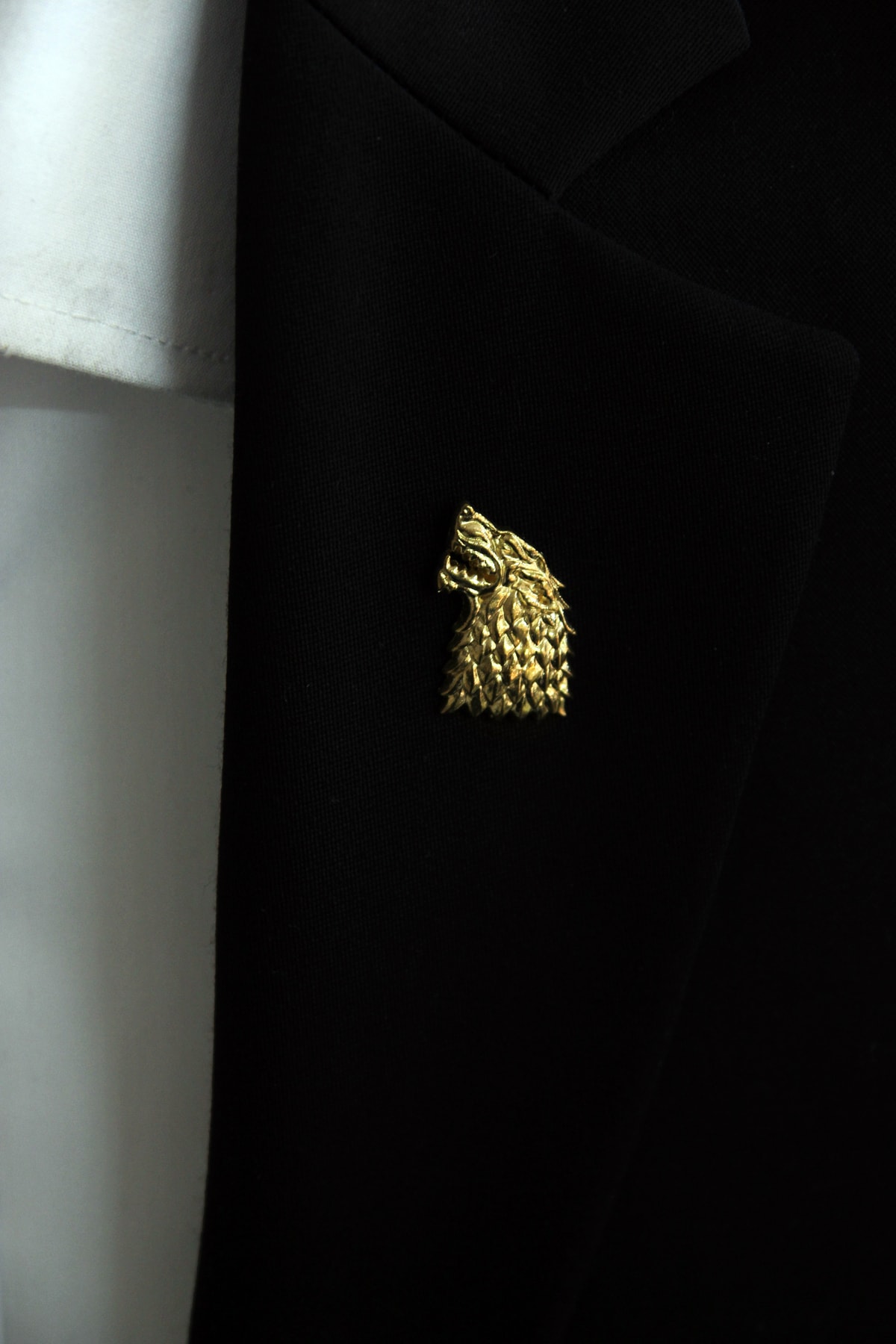 Le Voux Gold Renk Kurt Figürlü Ceket Yaka İğnesi Broş Rozet