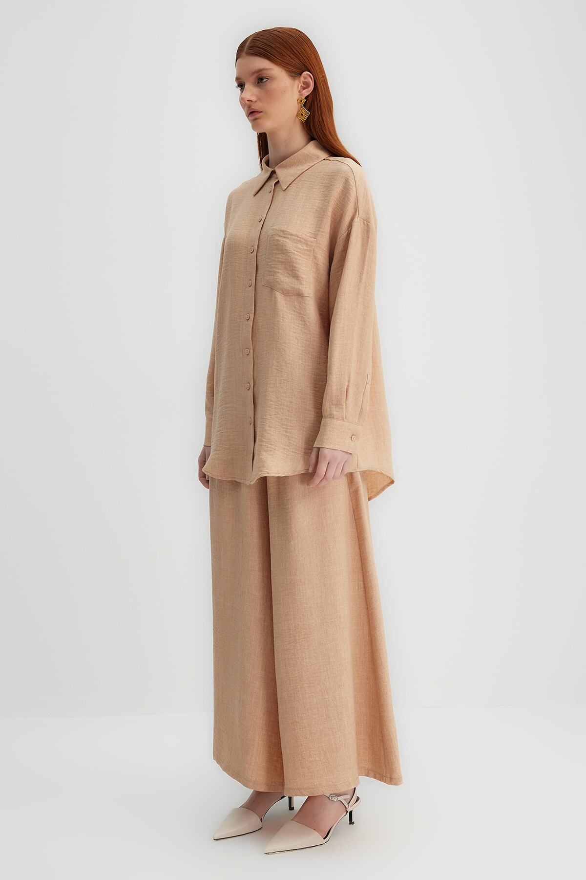 Trendyol Modest-X Kevser Sarıoglu Set cămașă-pantalon țesut Camel cu picioare largi TCLSS23US00001 3