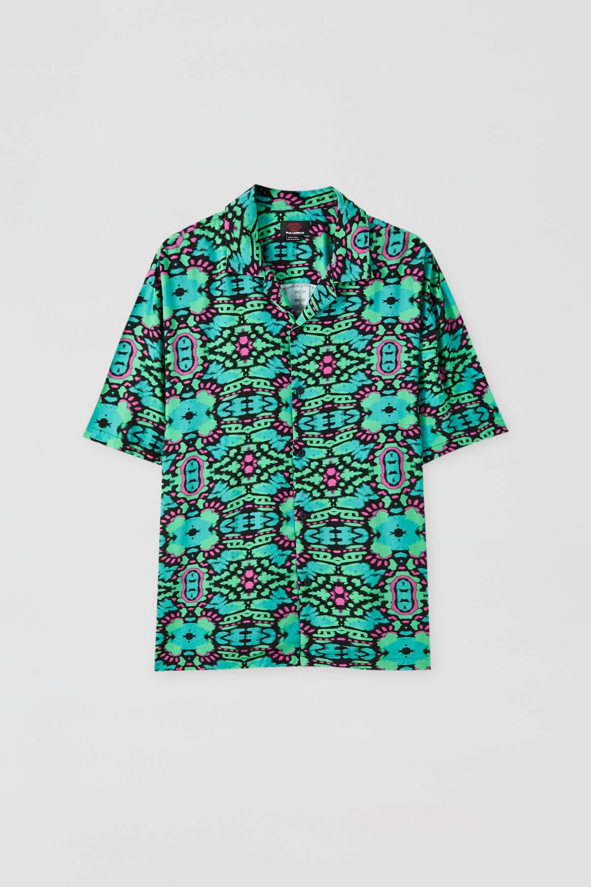 Pull Bear Erkek Yesil Hippi Desenli Gomlek 05474976 Trendyol