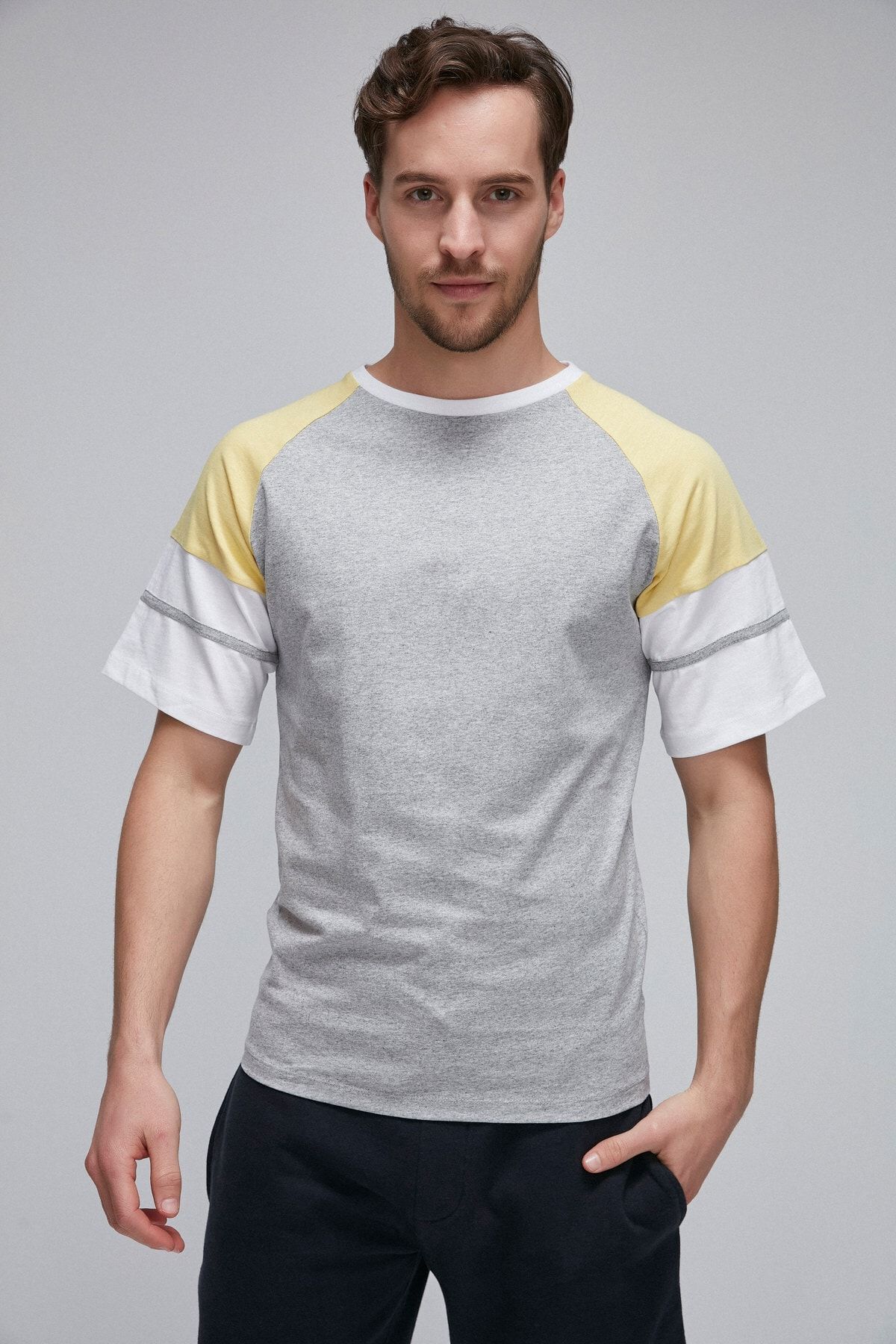 Grimelange Tyler Kollari Farkli Renklerde Parcali Spor Grimelanj T Shirt Trendyol