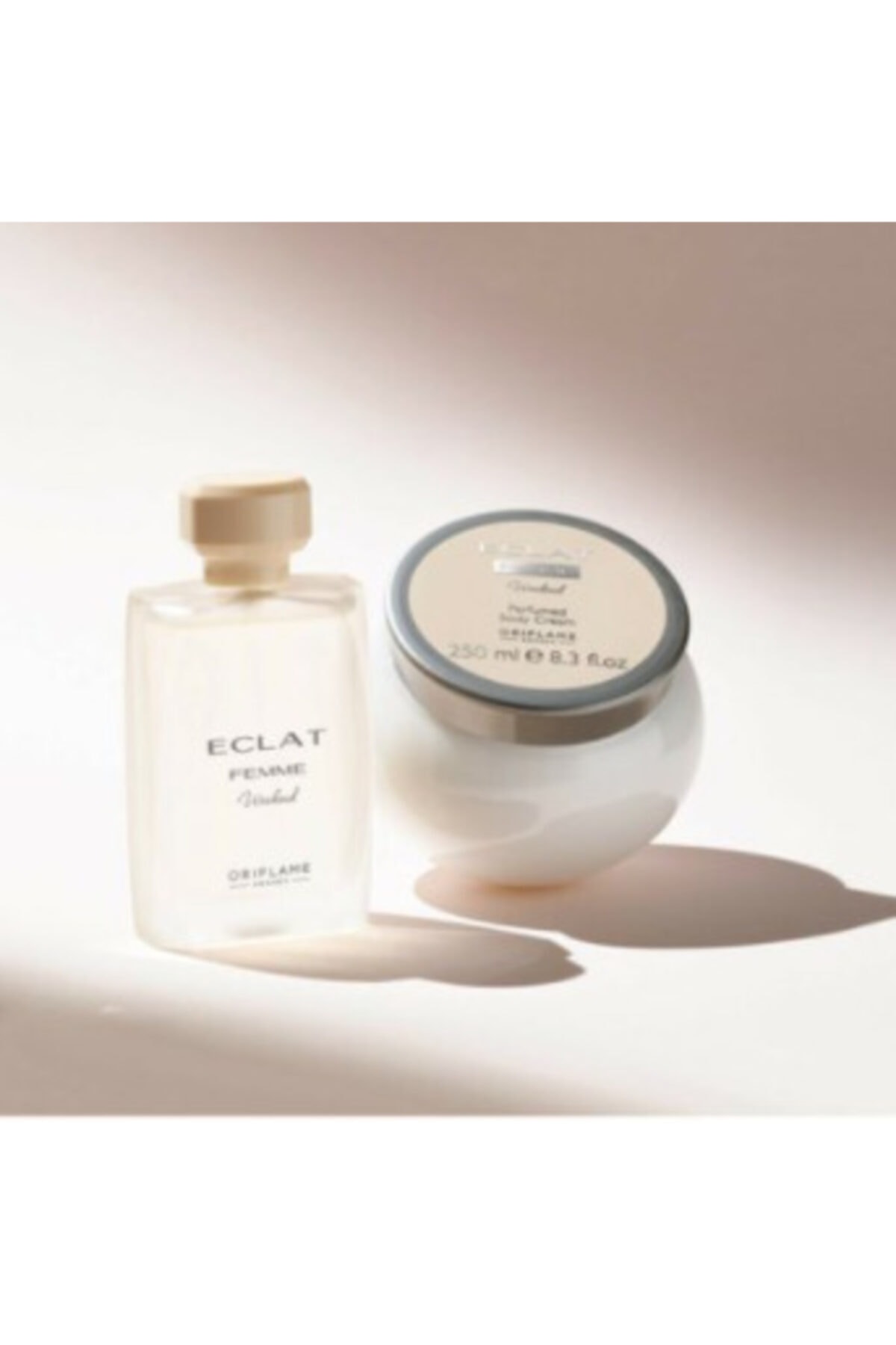 Oriflame Eclat Femme Weekend Parfüm 50 ml + Parfümlü Vücut Kremi Seti