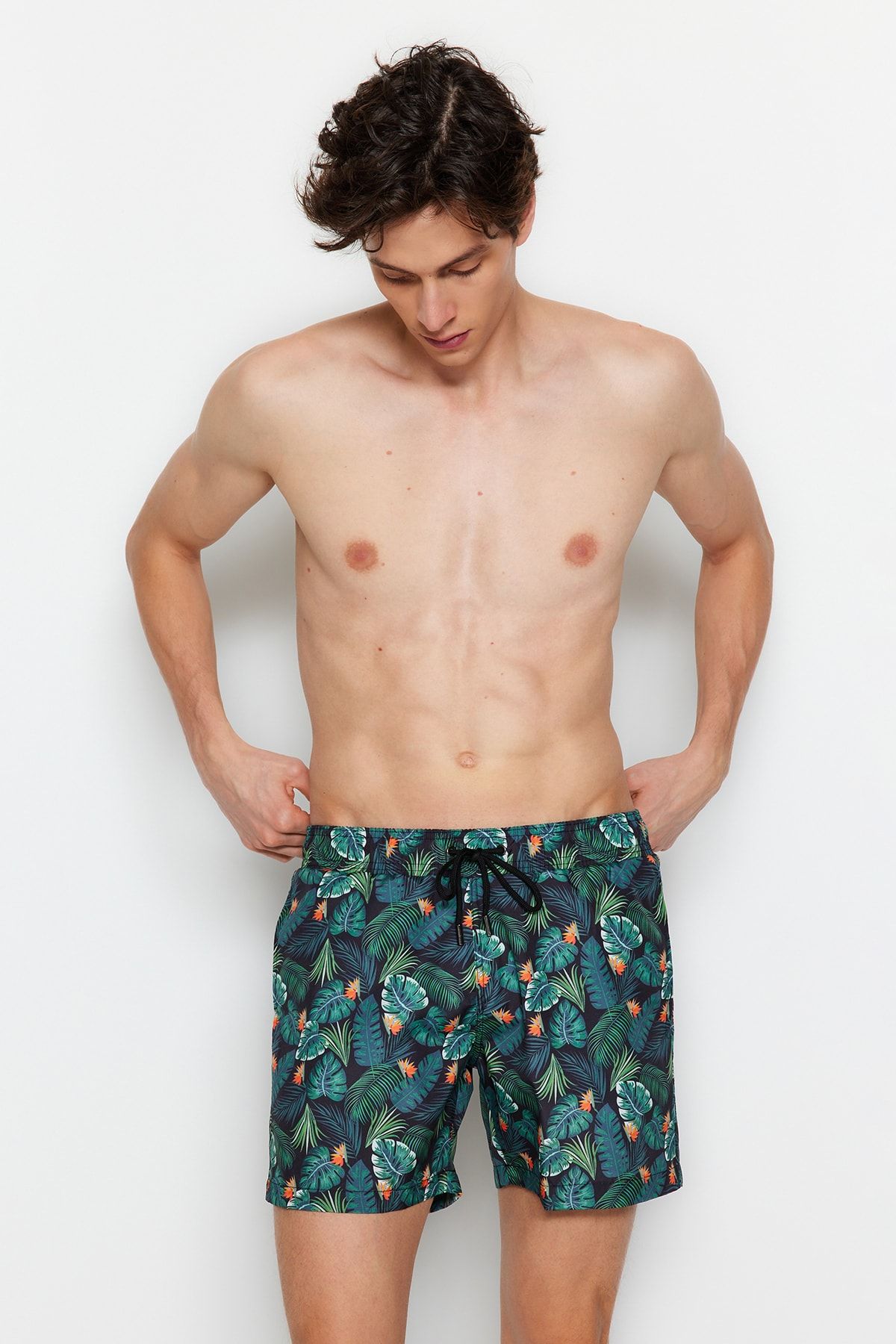 Trendyol Collection-Grüner Badeanzug mit tropischem Aufdruck - Badeshorts in Standardgröße TMNSS21DS0013 3