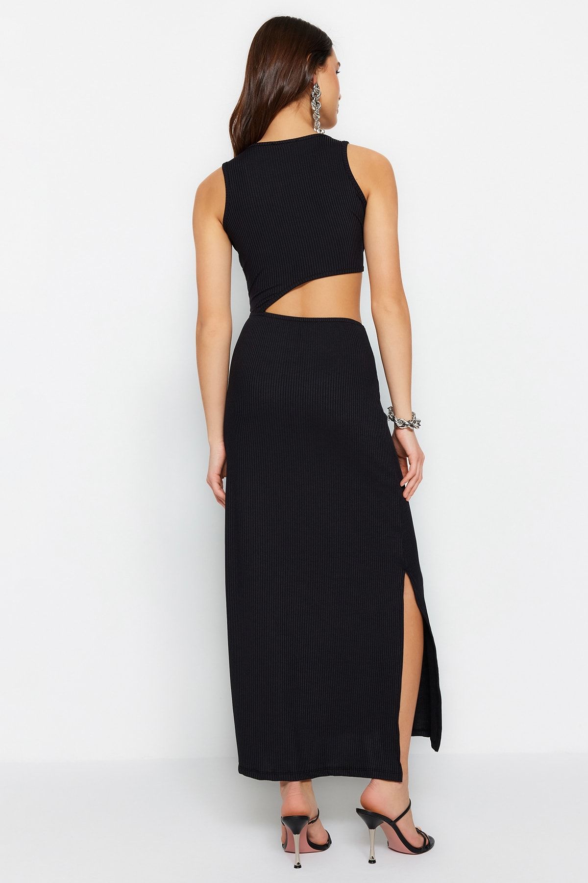 Trendyol Collection-Schwarzes, detailliertes Maxi-Bleistiftkleid aus Strick mit Rundhalsausschnitt und Cut-Outs TWOSS23EL02327 5