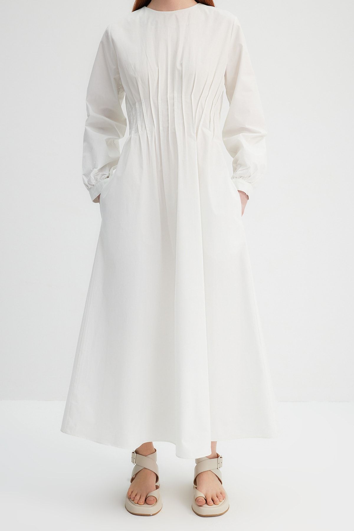 Trendyol Modest-Kevser Sarıoglu Puderfarbenes, geripptes Kleid mit Taschendetails aus 100 % Baumwollpopeline TCLSS23EB00005 4