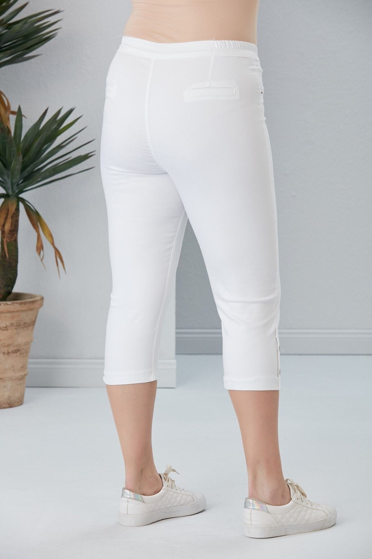 Rmg Plus Size White Capri with Button Detail Trendyol