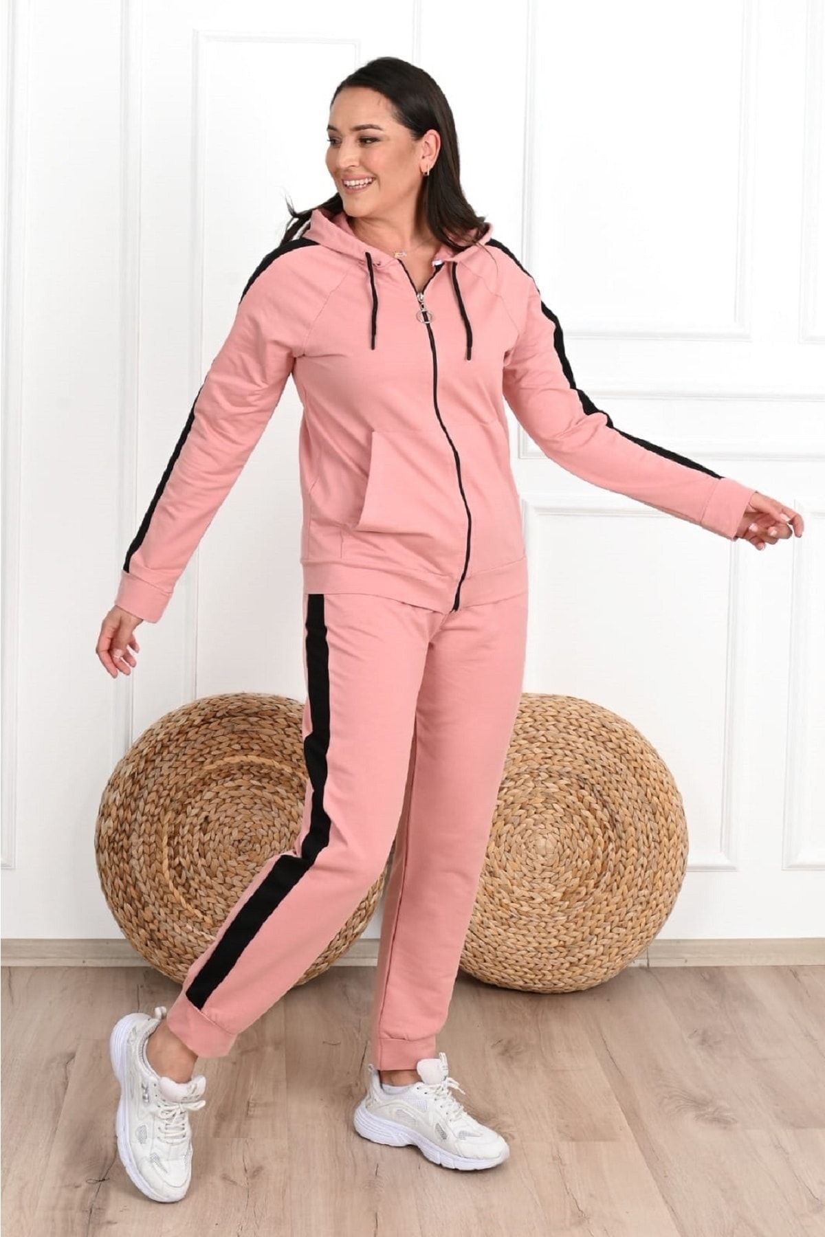 Pink sweat suit 2025