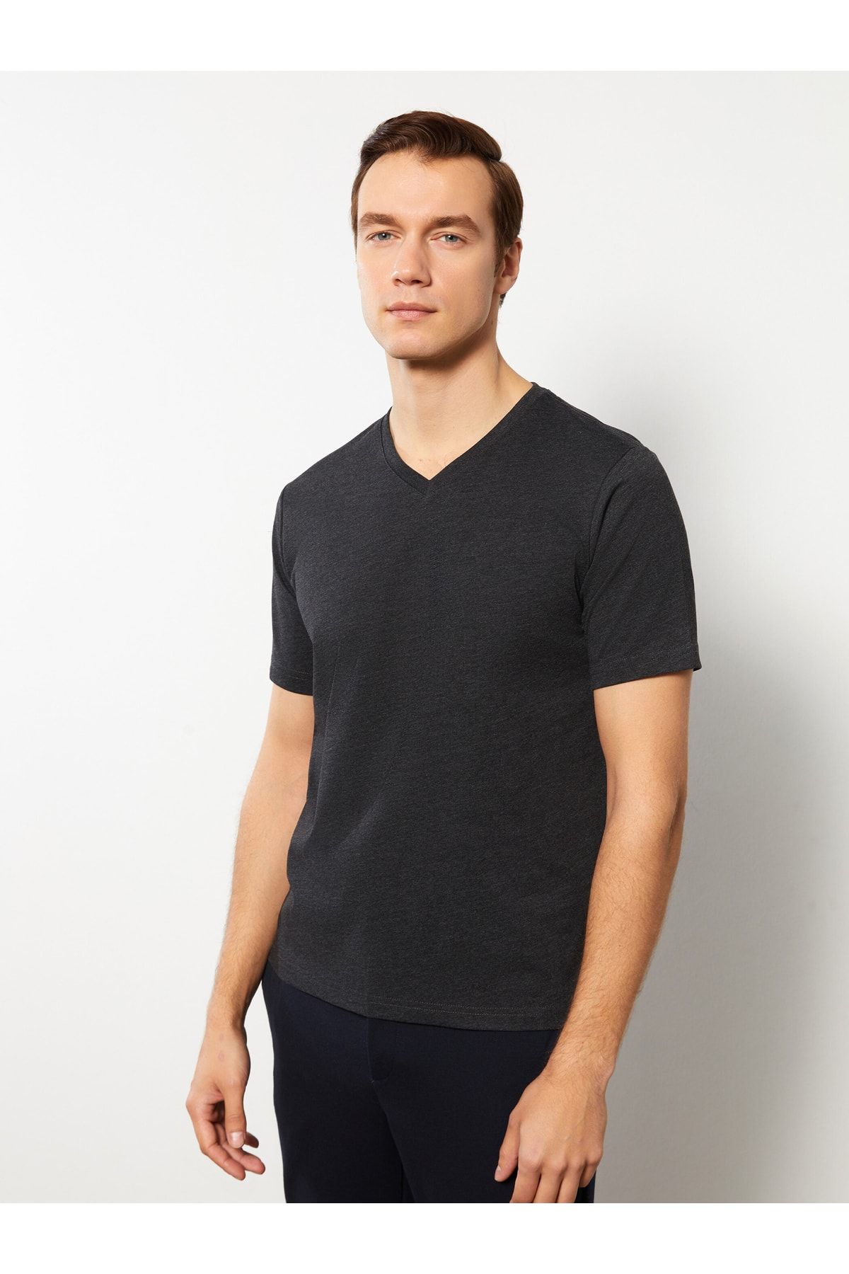 LC Waikiki T-Shirt Grau Regular Fit Fast ausverkauft