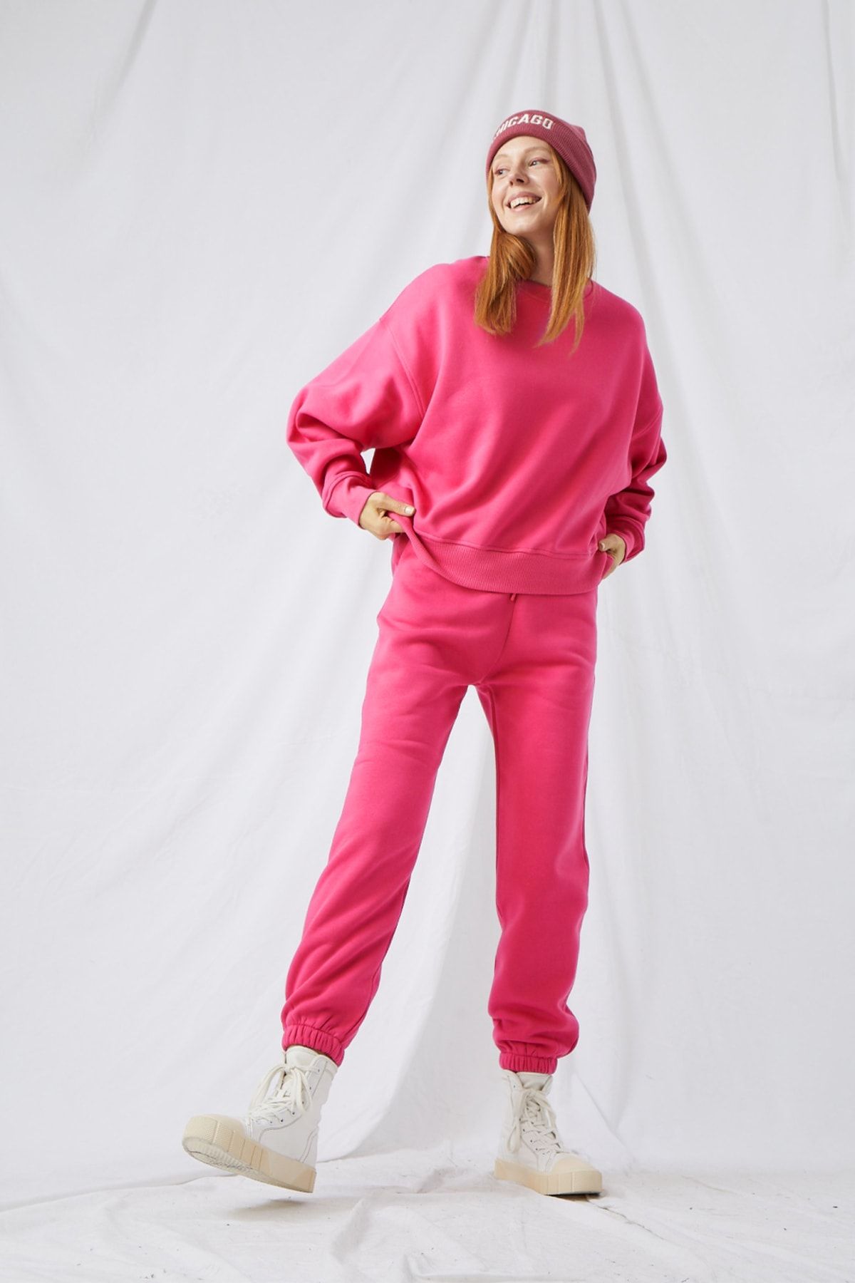Neon pink sweatsuit 2025