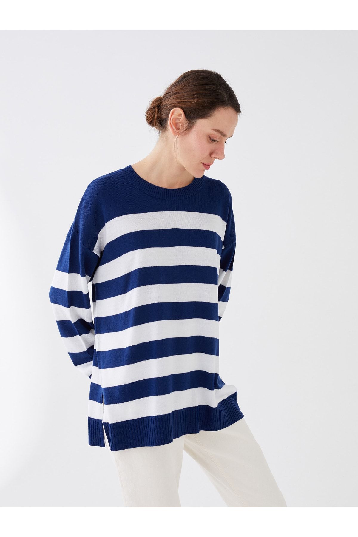 LC Waikiki-Damski sweter oversize z dzianiny w paski z długim rękawem i okrągłym dekoltem 2