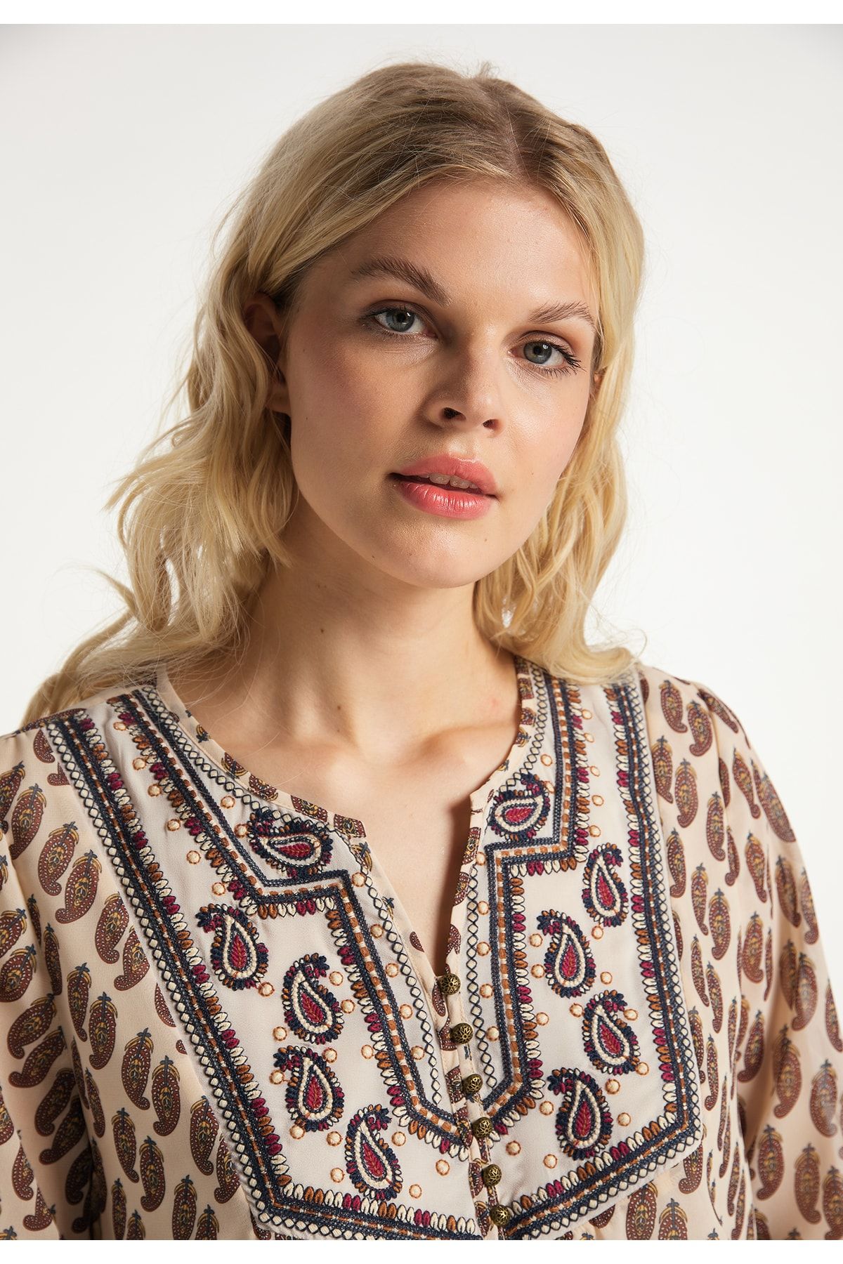 USHA Bluse Ecru Regular Fit Fast ausverkauft FN7493