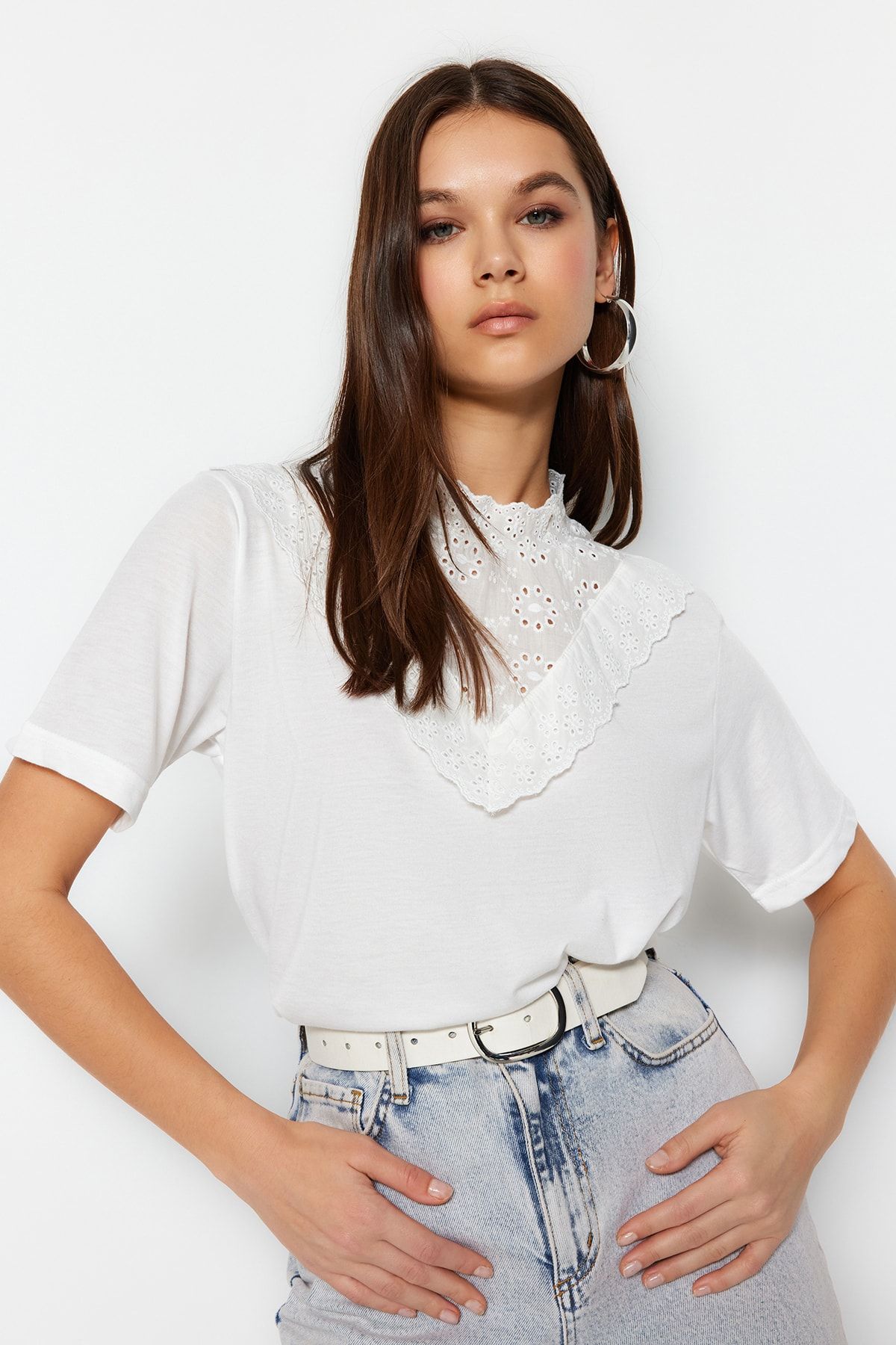 Trendyol Collection-Weiße, mit Baumwolle gefütterte Bluse mit Stehkragen – TWOSS23BZ00879 4