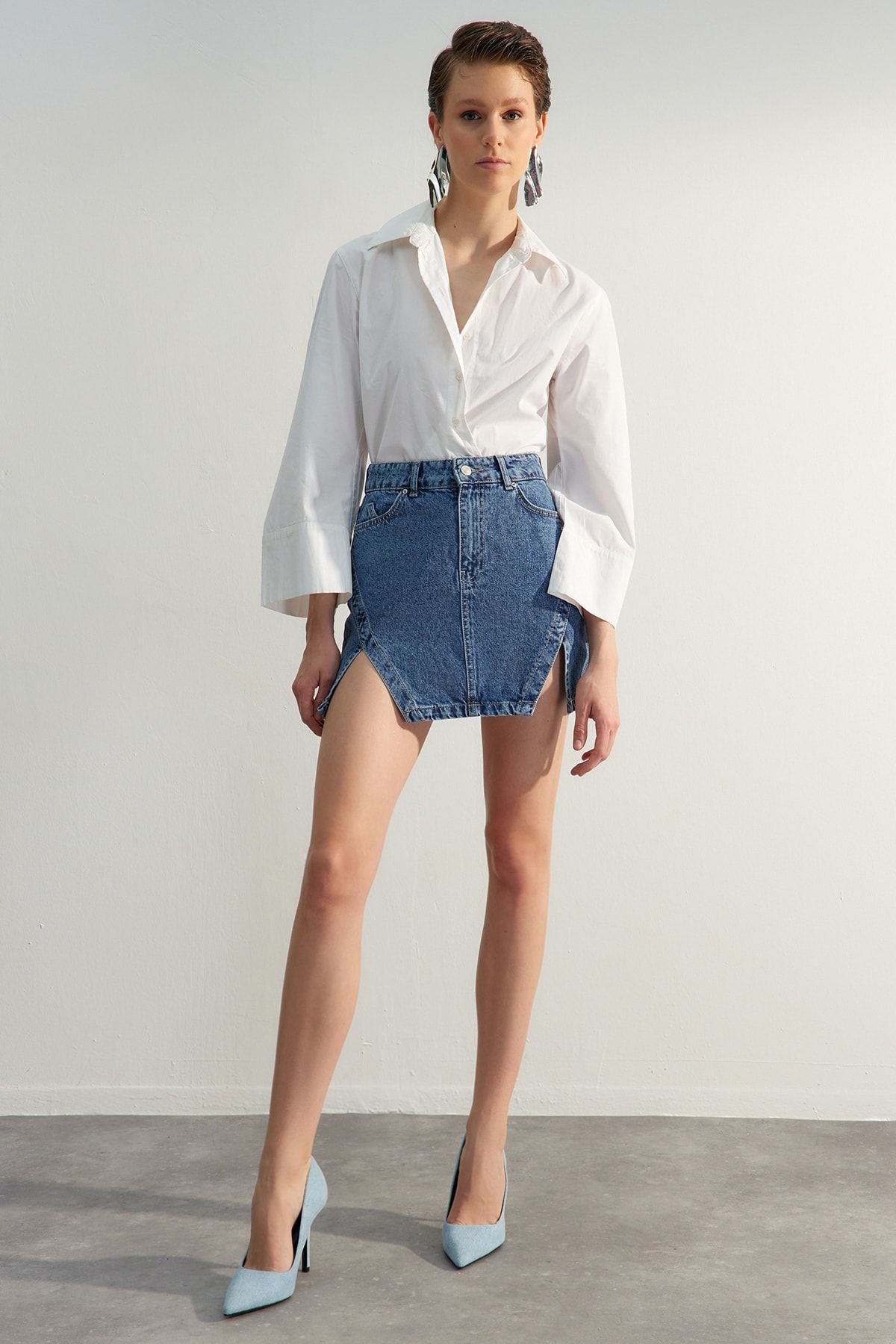 Trendyol Collection-Limitowana edycja - niebieska, bez twarzy i jeansowa mini spódniczka Twoss23Et00347 3