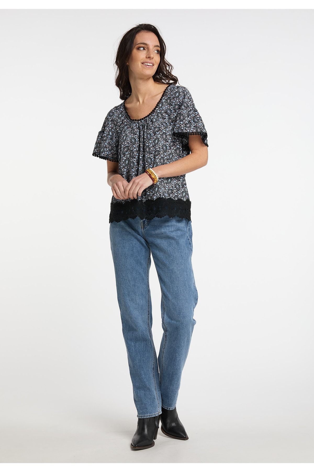 USHA Bluse Schwarz Relaxed Fit Fast ausverkauft