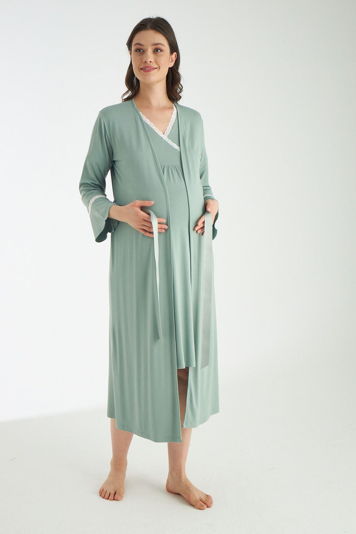 Nightgown mom 2025