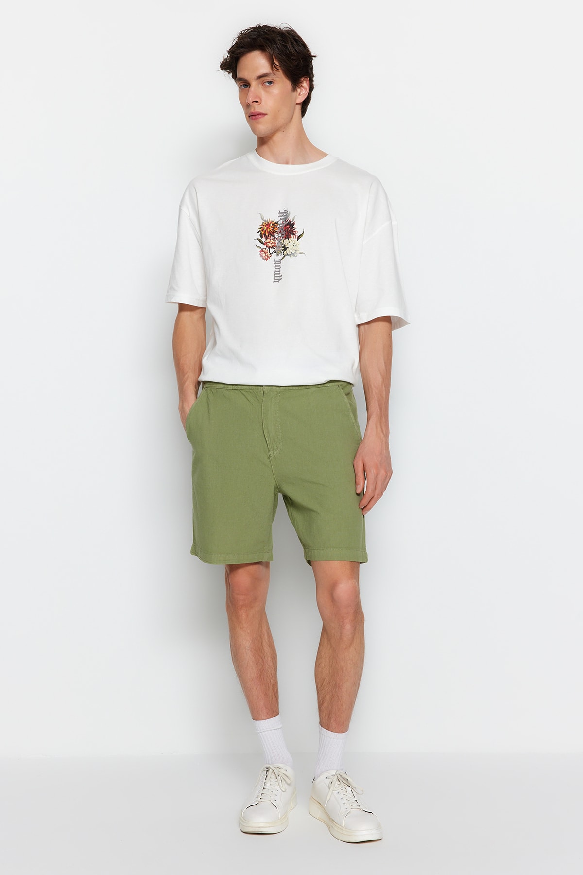 Trendyolmilla  Haki Loose Fit Pamuklu Bağcıklı Şort TMNSS23SR00056 - Görsel 3